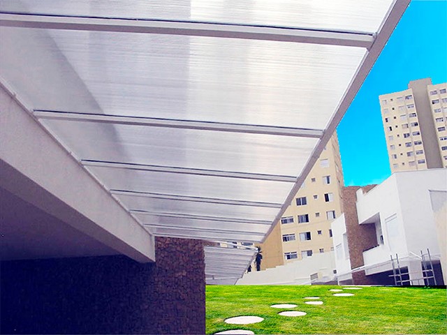 Palas em policarbonato alveolar | Coberturas policarbonato alveolar para entradas. Foto 404CP